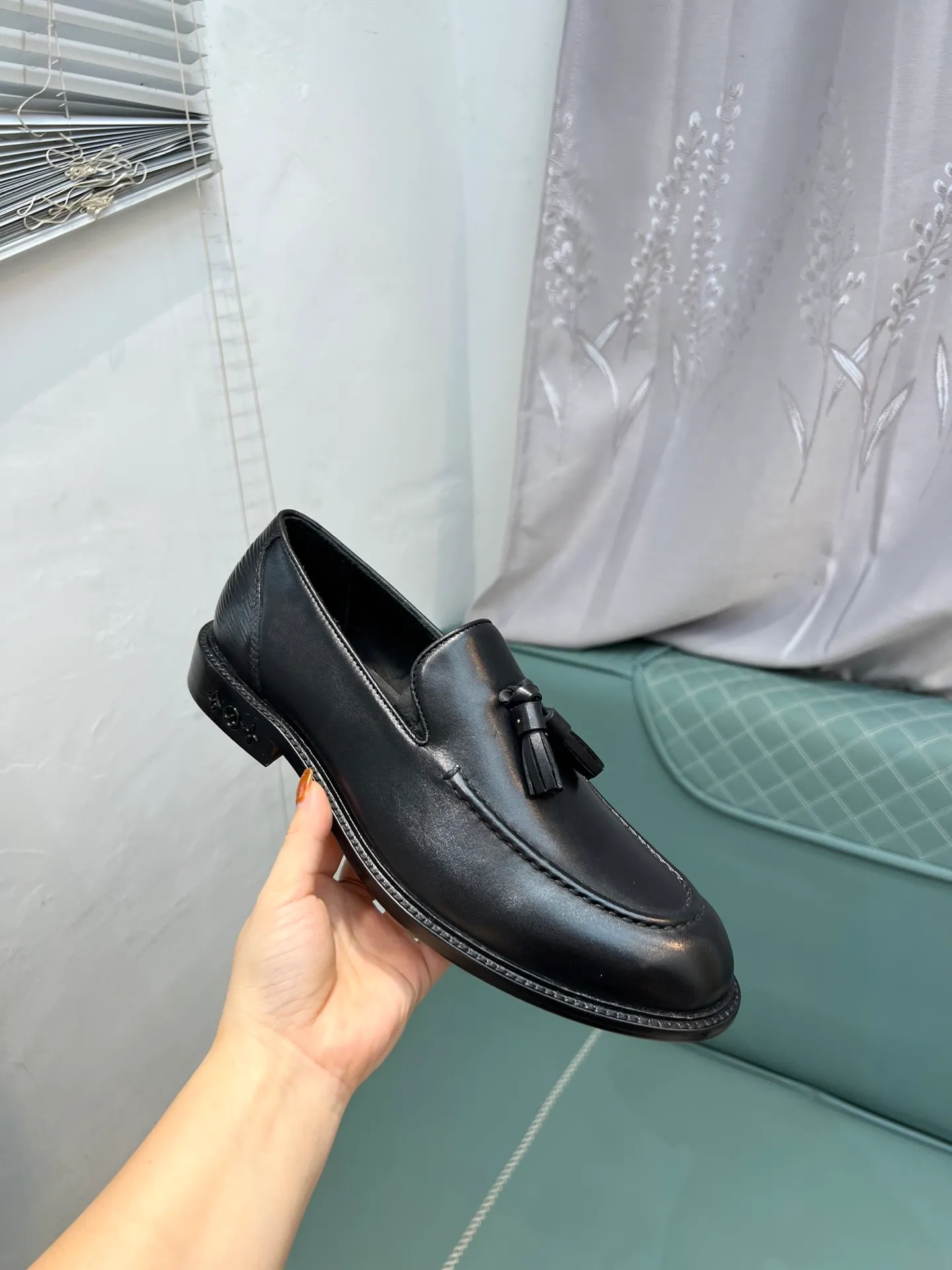 Men's shoes 💰1020 LV top luxury brand, high-quality men's business formal leather shoes, imported genuine leather soles! Customized imported leather, the first layer of open-edge beaded lacquered cowhide, the texture is incomparable, the imported cowhide lining, high-end high-end shoes, don't miss it! size:39-44 (Male 38 45 46 customized)
